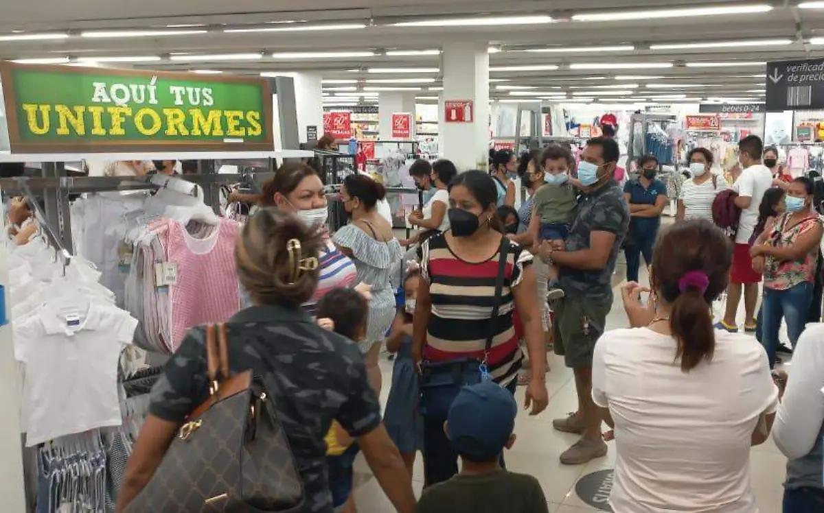 Lanzan oferta de uniformes a 5 y 10 pesos en Del Sol  Alejandro del